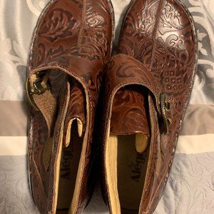 shoes, no box, smoke free pet free home